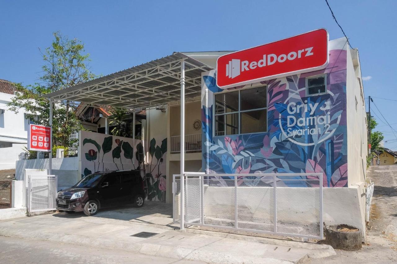 Kejayan Reddoorz Syariah Near Universitas Mercu Buana Kampus 2 Yogyakarta מראה חיצוני תמונה